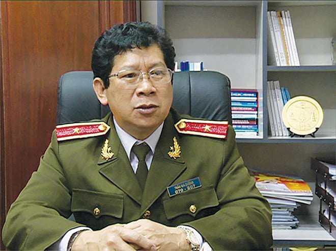 Nhạc sĩ là Thiếu tướng Công an, từng giữ chức Cục trưởng, có tài năng biến gốc cây vô tri thành tác phẩm nghệ thuật