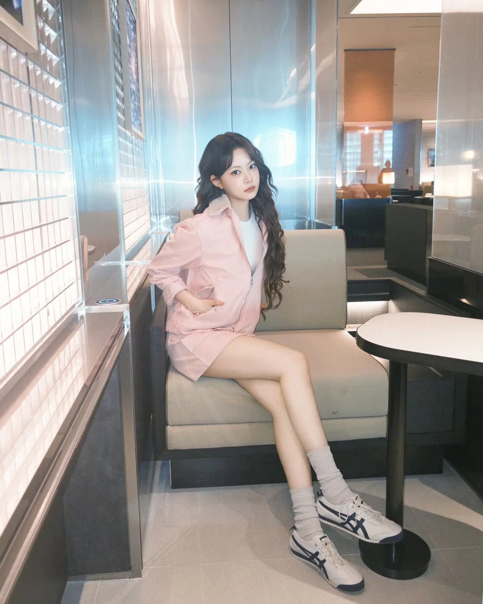 Nhan sắc giả dối của Eunchae (LE SSERAFIM), ai bảo giống “công chúa Kpop” vậy?