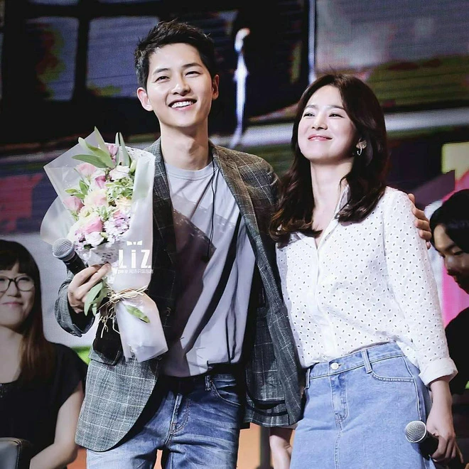 Nhan sắc thật của Song Hye Kyo ở tuổi 45 vừa bị lộ tại sự kiện ở Pháp