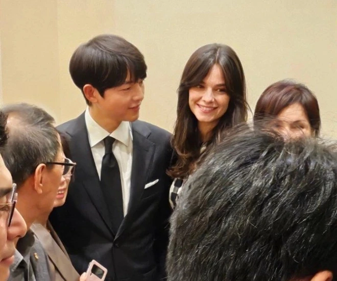 Nhan sắc thật của vợ Song Joong Ki