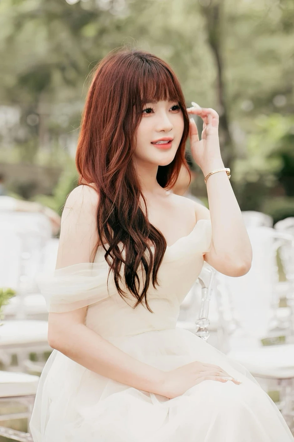 Nhận vía đám cưới Quang Hải, hot girl phù dâu ngày càng trẻ trung, sự nghiệp thăng tiến, hạnh phúc viên mãn