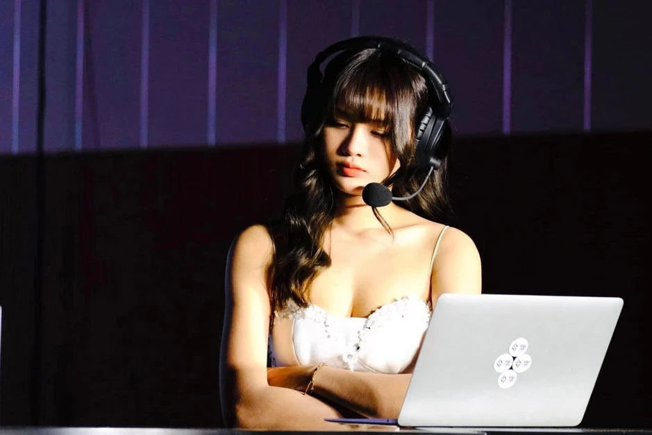 Nhận vía đám cưới Quang Hải, hot girl phù dâu ngày càng trẻ trung, sự nghiệp thăng tiến, hạnh phúc viên mãn