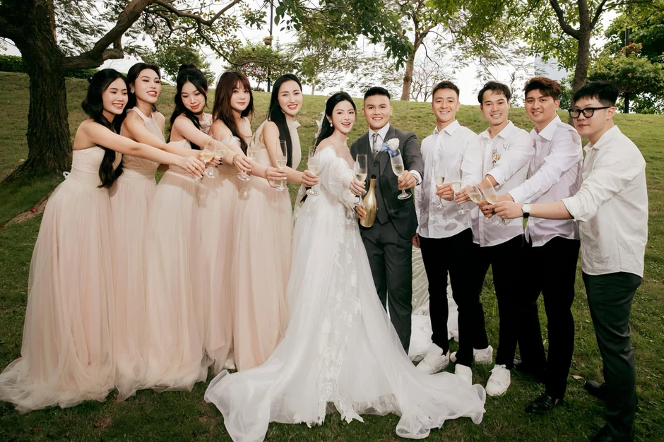 Nhận vía đám cưới Quang Hải, hot girl phù dâu ngày càng trẻ trung, sự nghiệp thăng tiến, hạnh phúc viên mãn