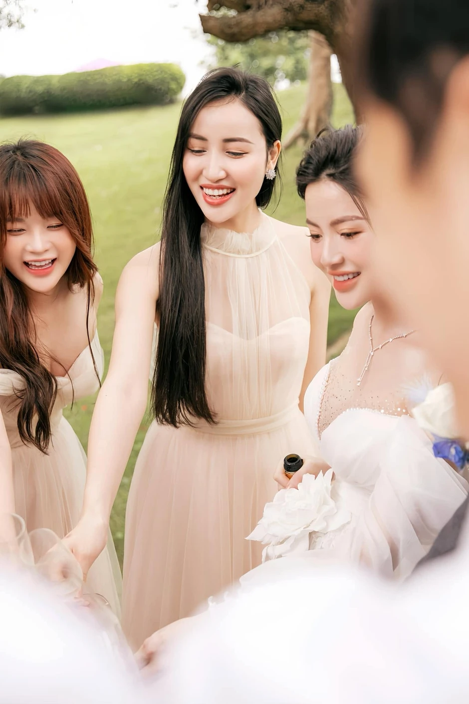 Nhận vía đám cưới Quang Hải, hot girl phù dâu ngày càng trẻ trung, sự nghiệp thăng tiến, hạnh phúc viên mãn