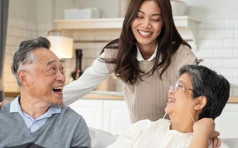 Nhiều người vỡ mộng sau khi làm "con cái toàn thời gian" của bố mẹ