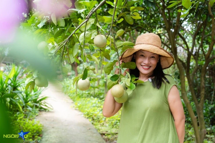 Những góc sống ảo trong khu vườn 4.000 m2 của Tú Oanh