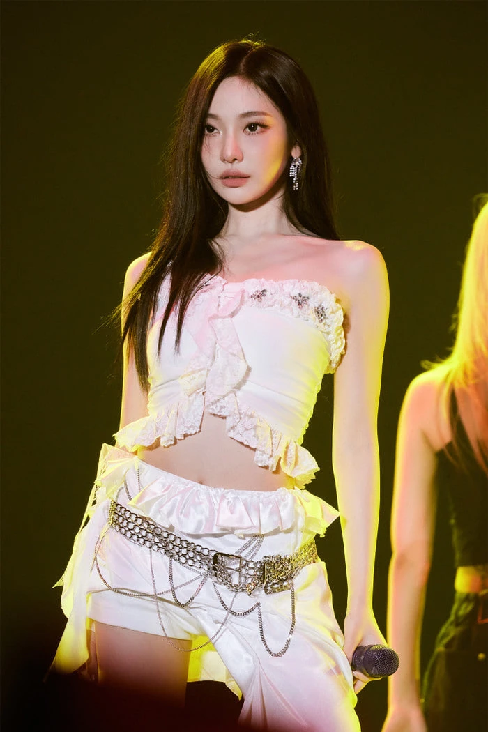 Ningning (aespa) vạ lây vì Lisa (BLACKPINK): Từ khoá “xem thoát y” leo top 1 cả nước