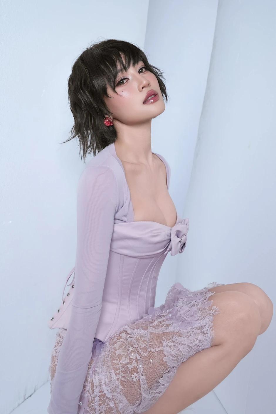 Ninh Dương Lan Ngọc không cho Trâm Anh đặt tay lên bụng Ninh Dương Lan Ngọc không cho Trâm Anh đặt tay lên bụng