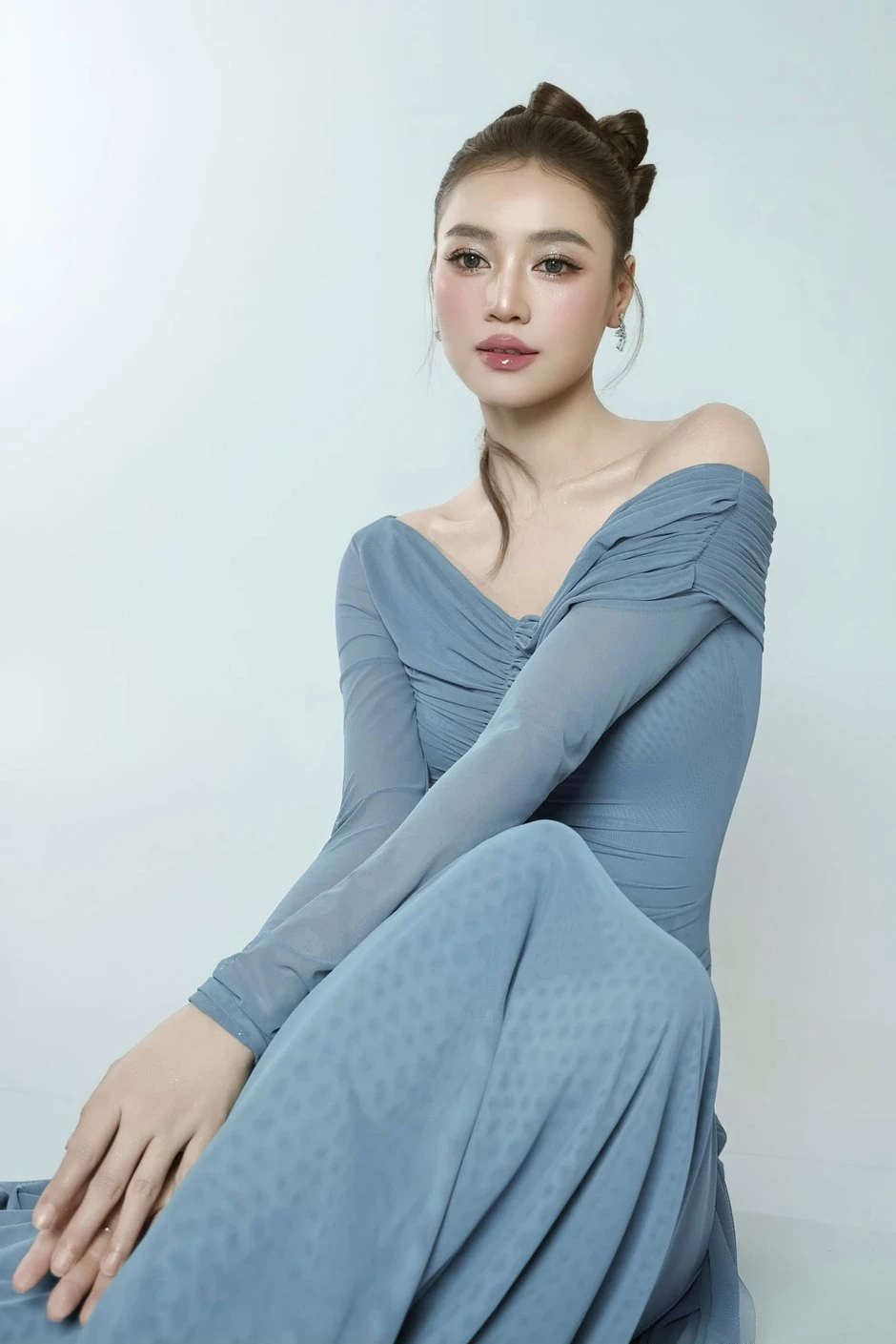 Ninh Dương Lan Ngọc: U40 vẫn đẹp bất chấp thời gian, ở biệt thự khu giàu nhất TP.HCM