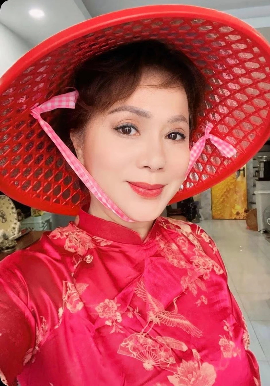 NSND Hương Dung, mẹ siêu mẫu Hà Anh là nạn nhân của bẫy hợp đồng kỳ nghỉ