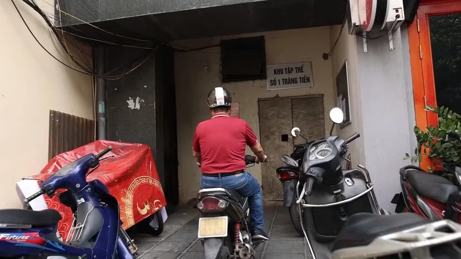 NSƯT Chí Trung chuyển khỏi căn nhà số 1 Tràng Tiền NSƯT Chí Trung chuyển khỏi căn nhà số 1 Tràng Tiền