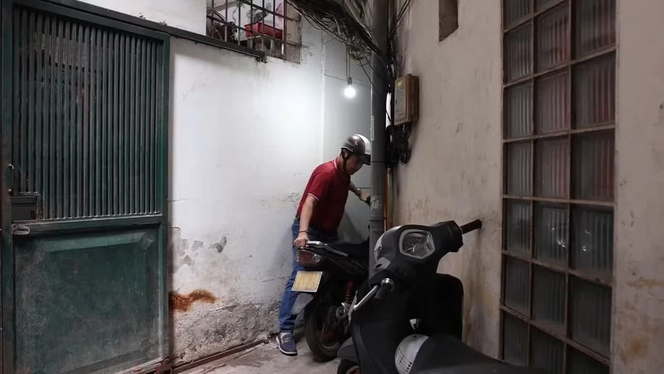 NSƯT Chí Trung chuyển khỏi căn nhà số 1 Tràng Tiền NSƯT Chí Trung chuyển khỏi căn nhà số 1 Tràng Tiền