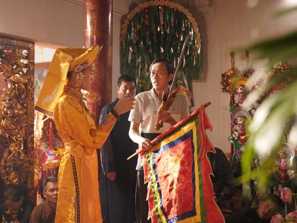 NSƯT Hoài Linh trở thành Người được chọn