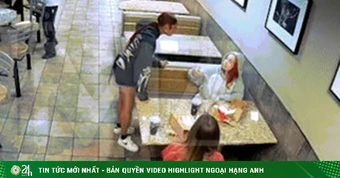 Nữ ca sĩ 26 tuổi bị fan tấn công, tát thẳng vào mặt trong quán ăn