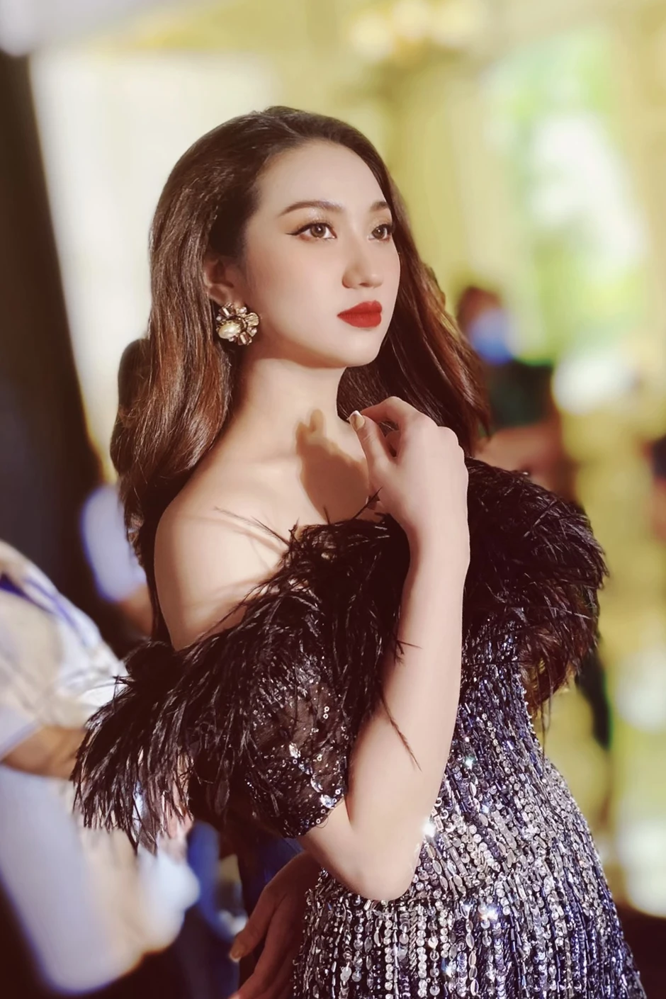 Nữ ca sĩ hủy cưới trước 1 tuần: Nhiều đại gia ngàn tỷ vây quanh, rời showbiz, 35 tuổi thành đạt
