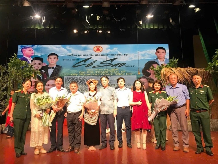 Nữ ca sĩ mang hàm Đại úy, hai lần thủ khoa Đại học Văn hóa Nghệ thuật Quân đội