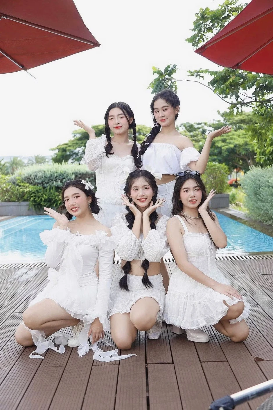 Nữ ca sĩ Việt 14 tuổi cầu cứu Nữ ca sĩ Việt 14 tuổi cầu cứu