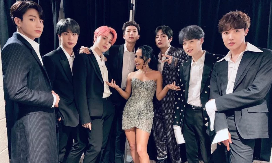 Nữ ca sĩ vượt nửa vòng trái đất, sáng trưng giữa 260.000 người dự concert của BTS