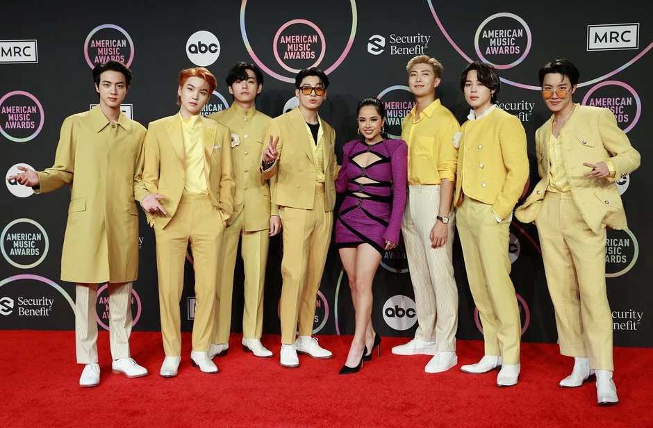 Nữ ca sĩ vượt nửa vòng trái đất, sáng trưng giữa 260.000 người dự concert của BTS