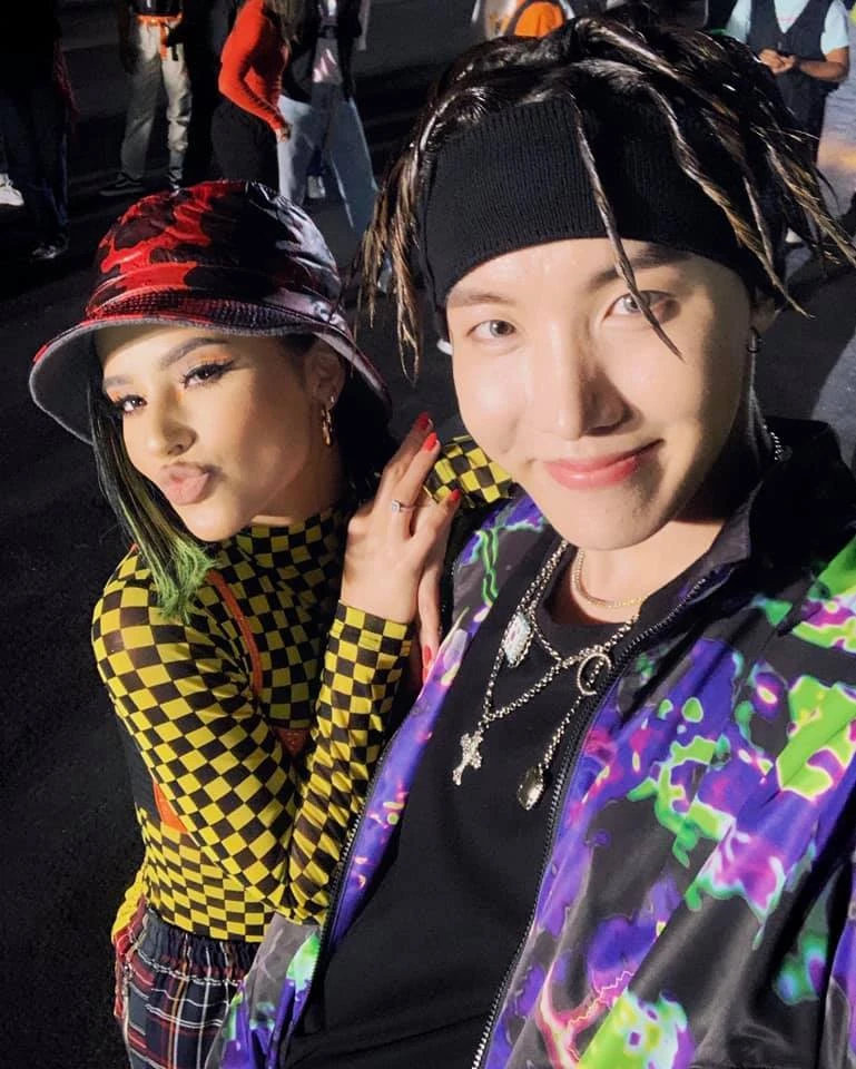 Nữ ca sĩ vượt nửa vòng trái đất, sáng trưng giữa 260.000 người dự concert của BTS