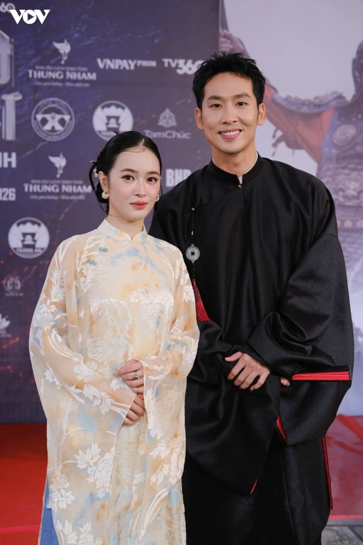 Nữ chính Hộ linh tráng sĩ kể chuyện tập võ, nhiều lần chém nhầm bạn diễn Nữ chính Hộ linh tráng sĩ kể chuyện tập võ, nhiều lần chém nhầm bạn diễn