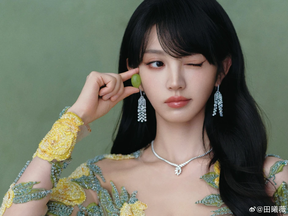 Nữ chính phim Trục Ngọc: Mặt búp bê body bốc lửa nhưng drama rợp trời, mang tiếng "tâm cơ" vì 1 món quà 10.000 đồng