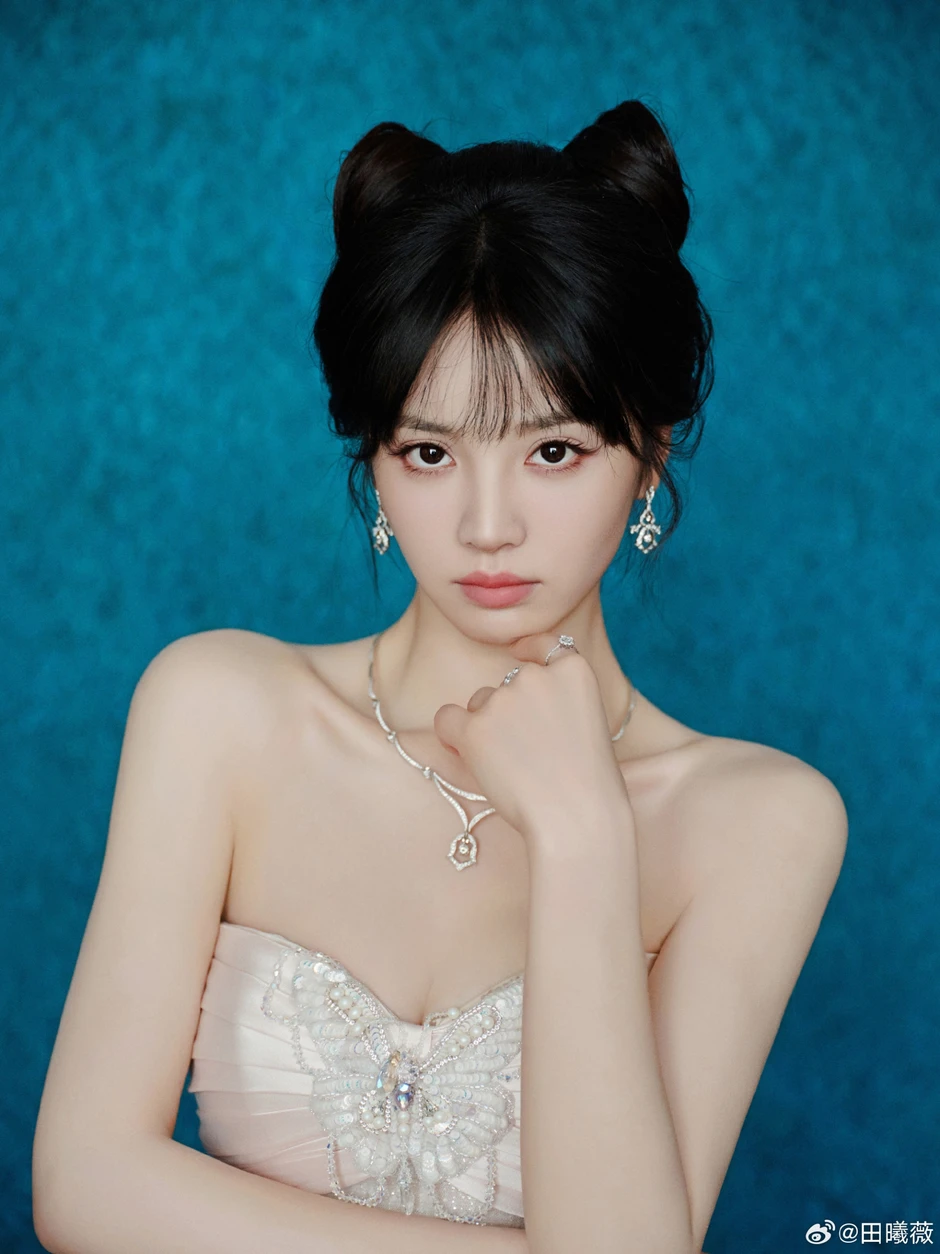 Nữ chính phim Trục Ngọc: Mặt búp bê body bốc lửa nhưng drama rợp trời, mang tiếng "tâm cơ" vì 1 món quà 10.000 đồng