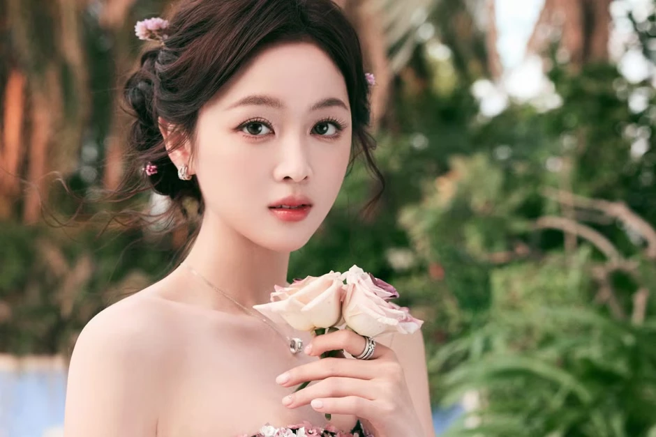 Nữ diễn viên bị bóc lột suốt 10 năm kêu cứu