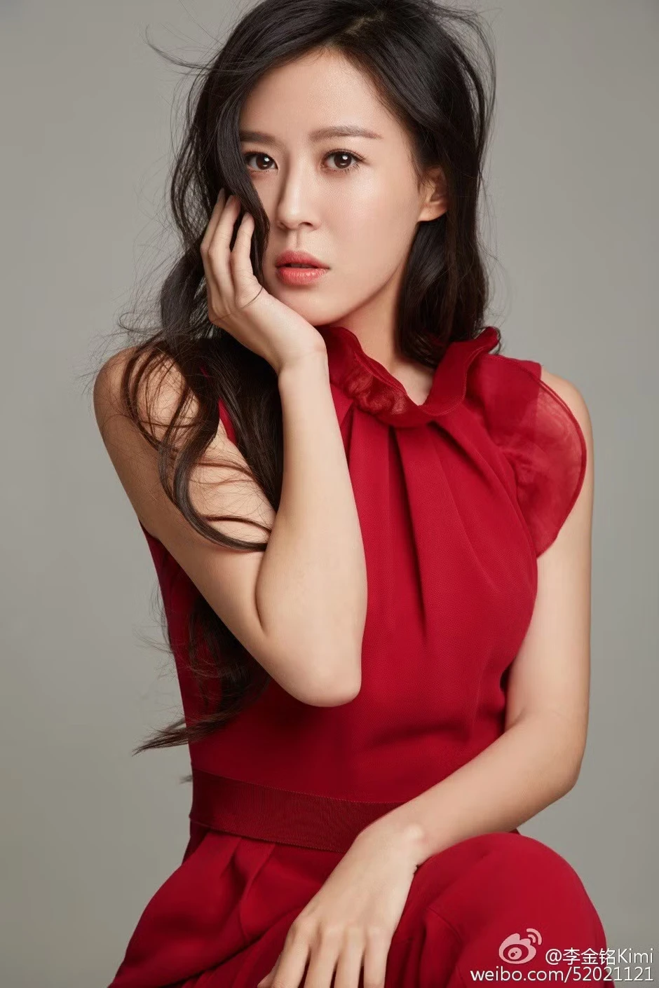 Nữ diễn viên bị gia đình nông dân truy đuổi suốt 12 năm