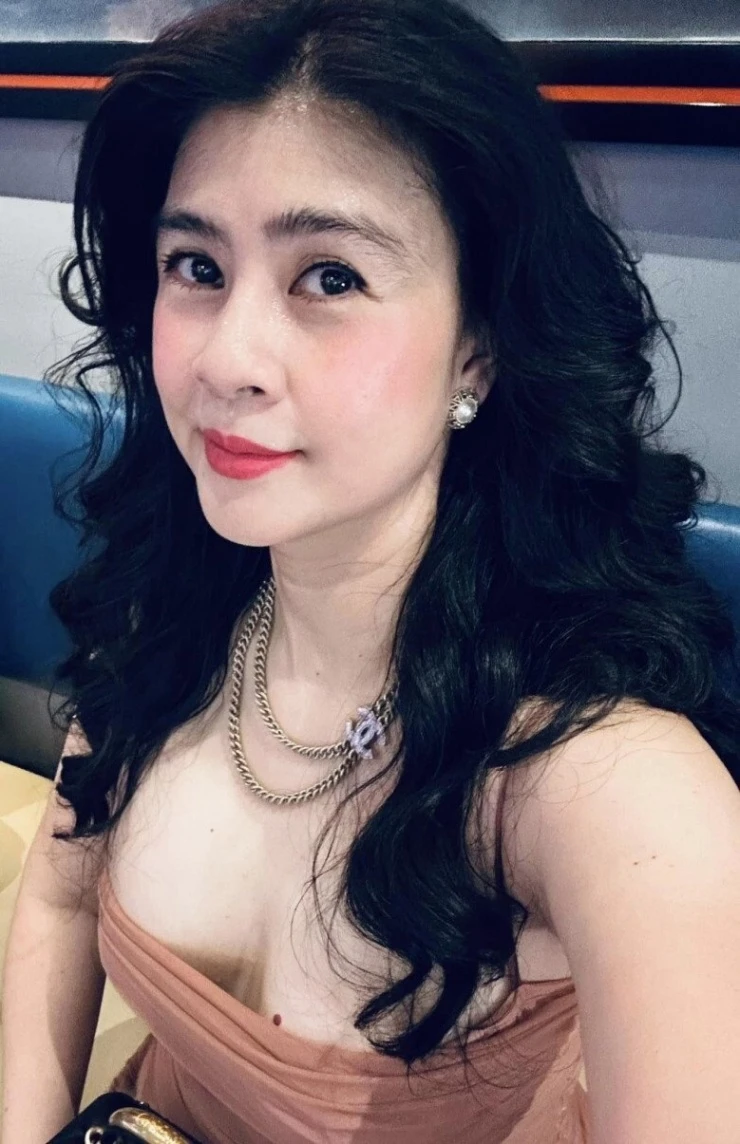 Nữ diễn viên đình đám bỏ showbiz đi bán xôi cua, trổ tài cắm loài hoa khó