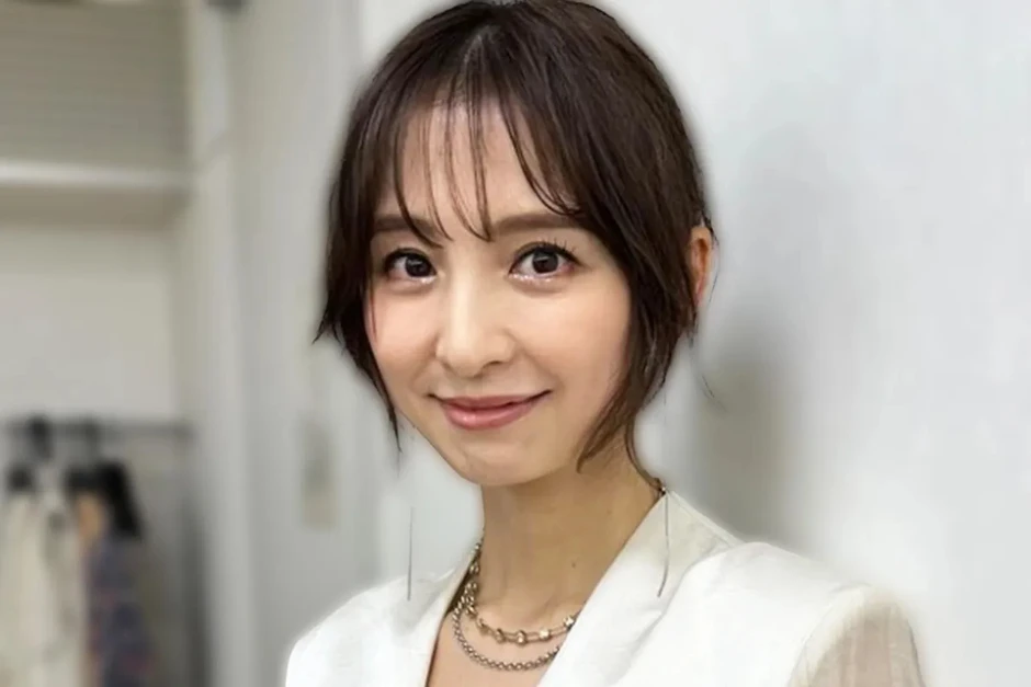 Nữ diễn viên lộ file ghi âm ngoại tình với giám đốc có vợ con, nay cưới CEO công nghệ hơn 7 tuổi Nữ diễn viên lộ file ghi âm ngoại tình với giám đốc có vợ con, nay cưới CEO công nghệ hơn 7 tuổi