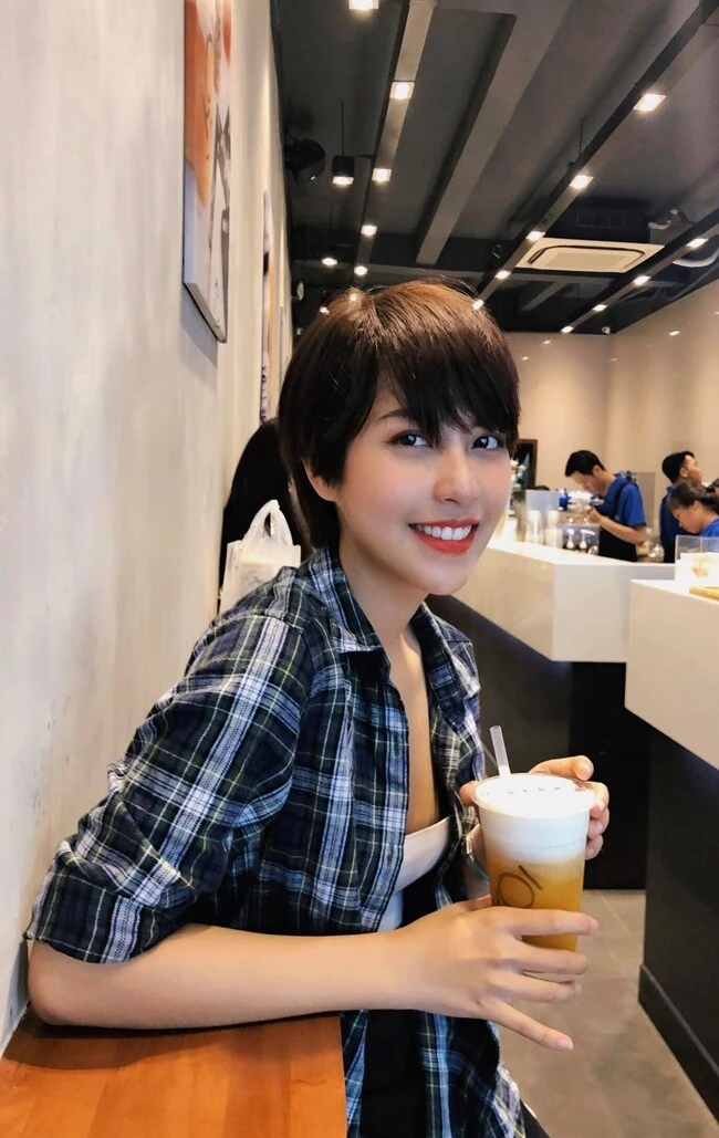 Nữ diễn viên từng nổi tiếng với màn đánh ghen hộ bạn trong Đừng bắt em phải quên trở lại màn ảnh