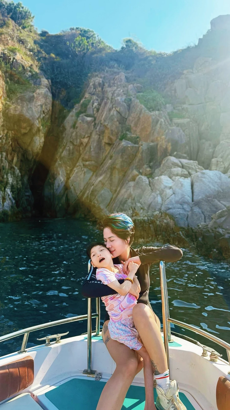 Nữ diễn viên Việt đưa con đi biển chơi mà hàng trăm người phải thốt lên: "Người mẹ vĩ đại" Nữ diễn viên Việt đưa con đi biển chơi mà hàng trăm người phải thốt lên: "Người mẹ vĩ đại"