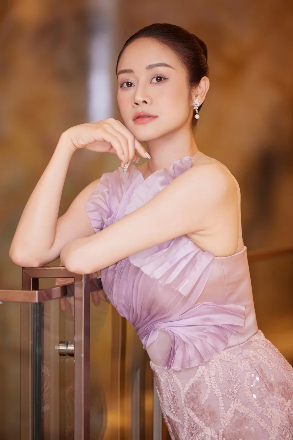 Nữ MC chia sẻ sức ép hâm nóng 20.000 khán giả ở concert Thanh xuân