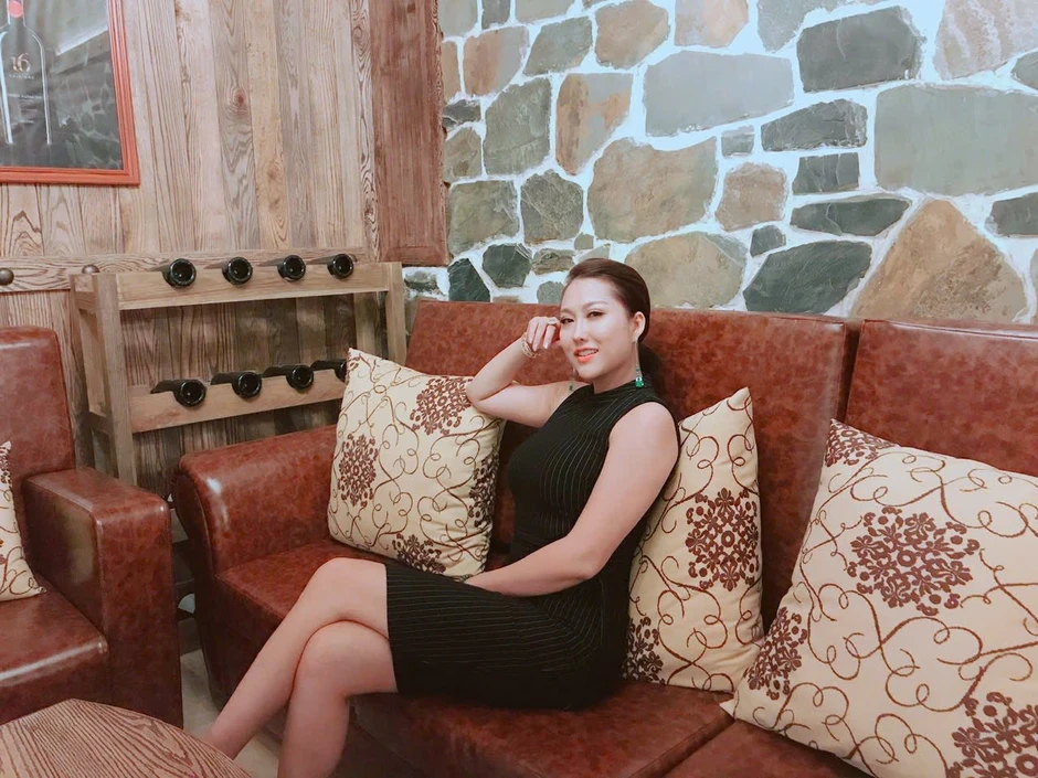 Nữ nghệ sĩ là Phó viện trưởng viết cho Miu Lê: "Nếu sai thì đối diện. Nếu lạc đường thì quay lại"
