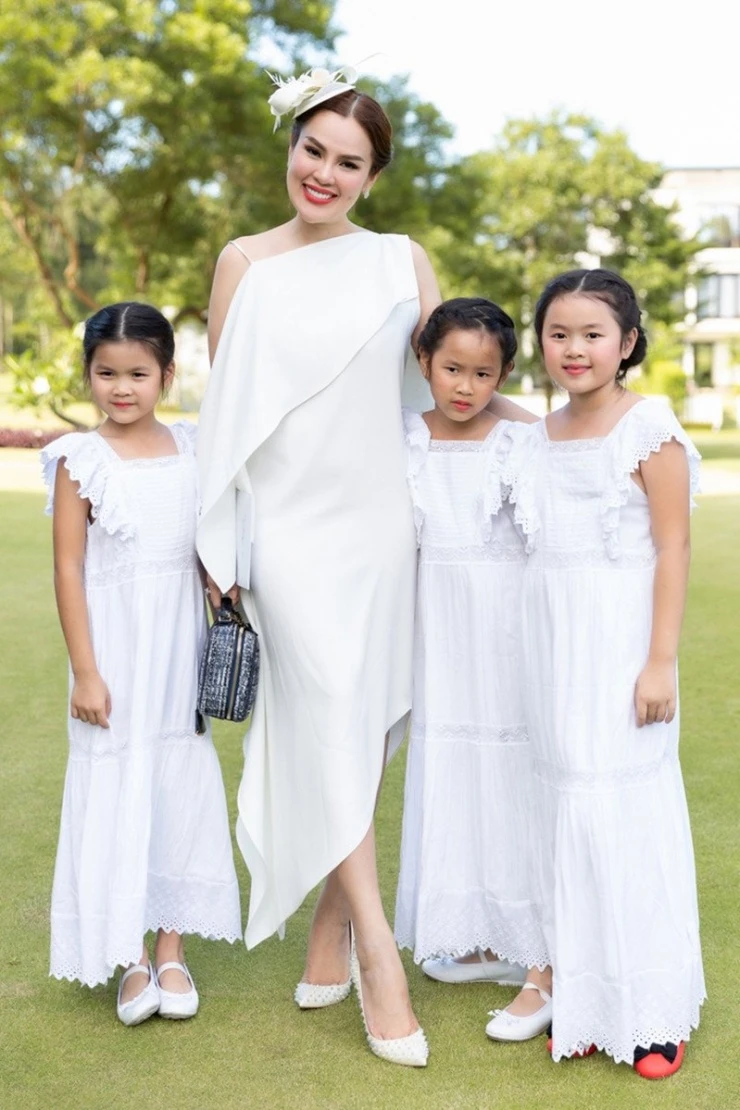Nữ nghệ sĩ nào đông con nhất showbiz Việt hiện nay? Nữ nghệ sĩ nào đông con nhất showbiz Việt hiện nay?