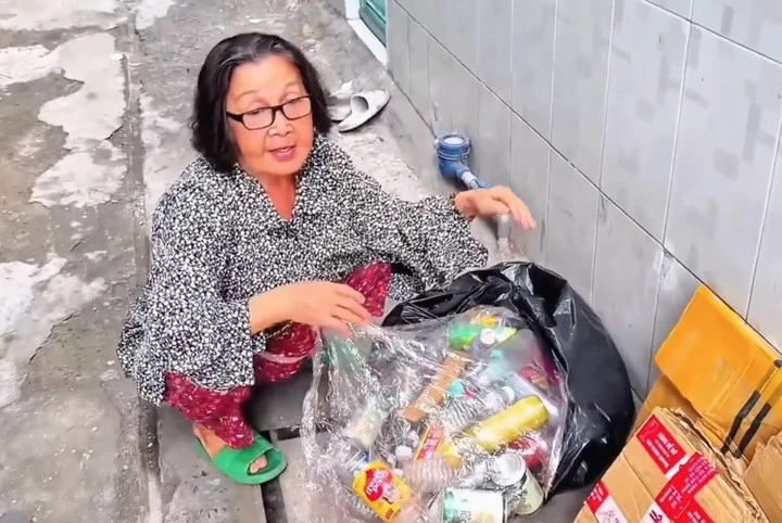 Nữ nghệ sĩ từng là đào chánh cải lương giờ sống đơn độc, nhặt ve chai mưu sinh