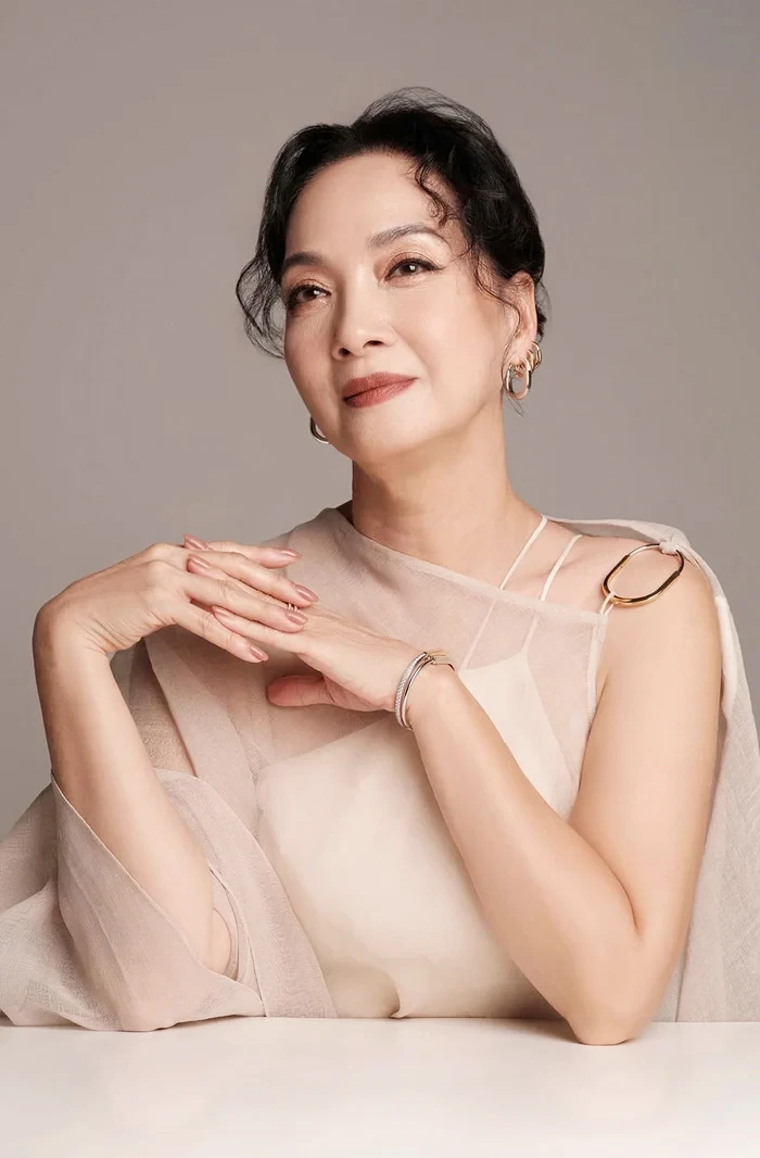 Nữ NSND có hôn nhân viên mãn hơn 30 năm, nhưng chưa một lần mặc váy cưới