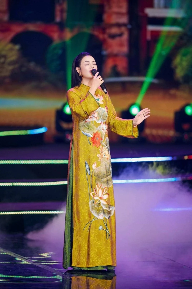 Nữ NSƯT mang hàm Phó Giáo sư: Sao Mai đã giúp tôi đổi đời