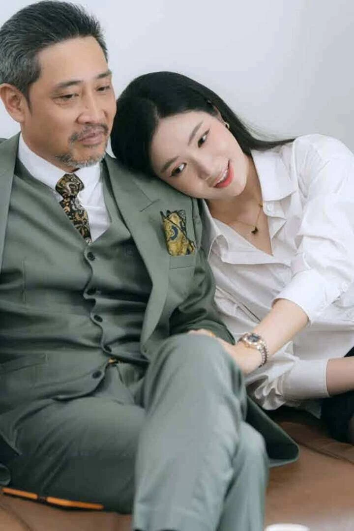 Nữ phó giám đốc mưu mô trong phim Lửa trắng, ngoài đời khác xa trên màn ảnh