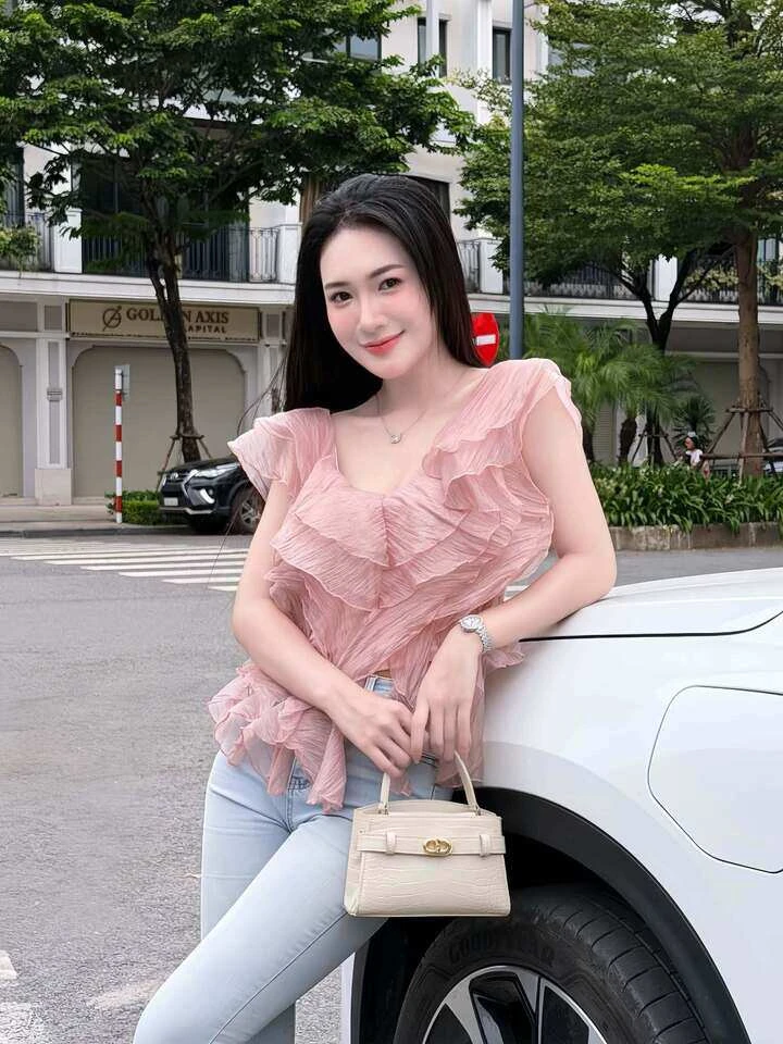 Nữ phó giám đốc mưu mô trong phim Lửa trắng, ngoài đời khác xa trên màn ảnh