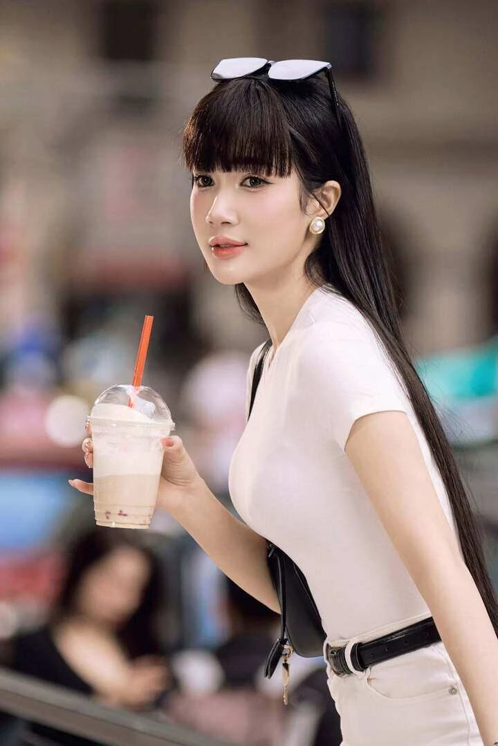 Nữ phó giám đốc mưu mô trong phim Lửa trắng, ngoài đời khác xa trên màn ảnh