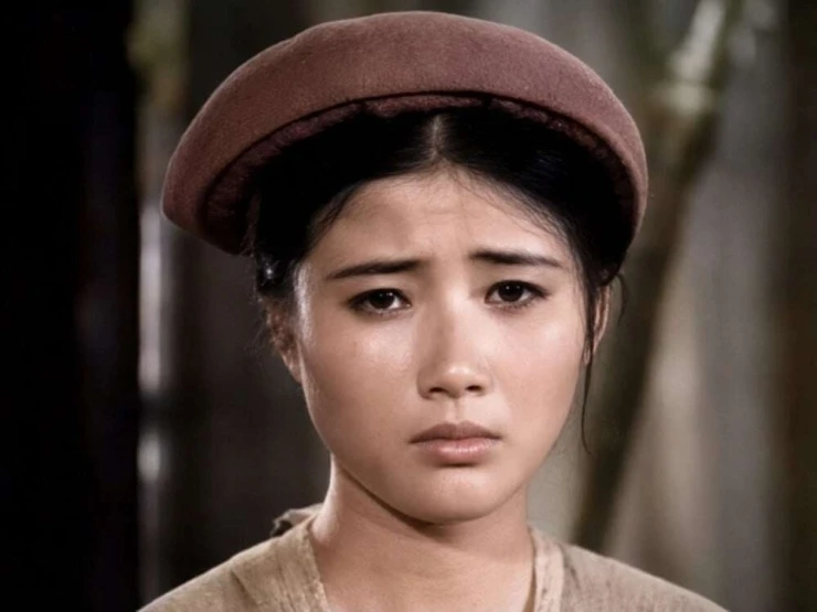 Nữ Phó Giáo sư vào vai từ nông dân đến Nam Phương Hoàng Hậu là ai? Nữ Phó Giáo sư vào vai từ nông dân đến Nam Phương Hoàng Hậu là ai?
