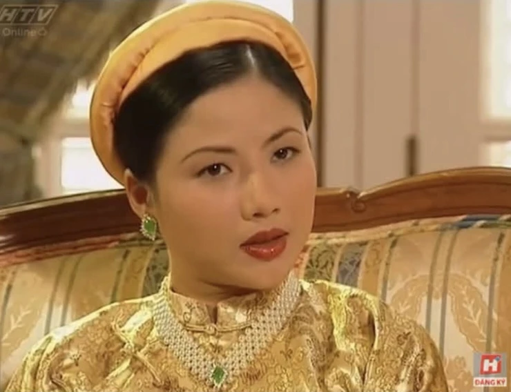 Nữ Phó Giáo sư vào vai từ nông dân đến Nam Phương Hoàng Hậu là ai? Nữ Phó Giáo sư vào vai từ nông dân đến Nam Phương Hoàng Hậu là ai?