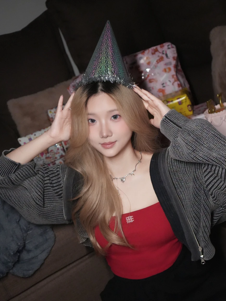 Nữ streamer đón sinh nhật tuổi mới, nhưng lại khiến làng game quốc tế phải bàn tán xôn xao?