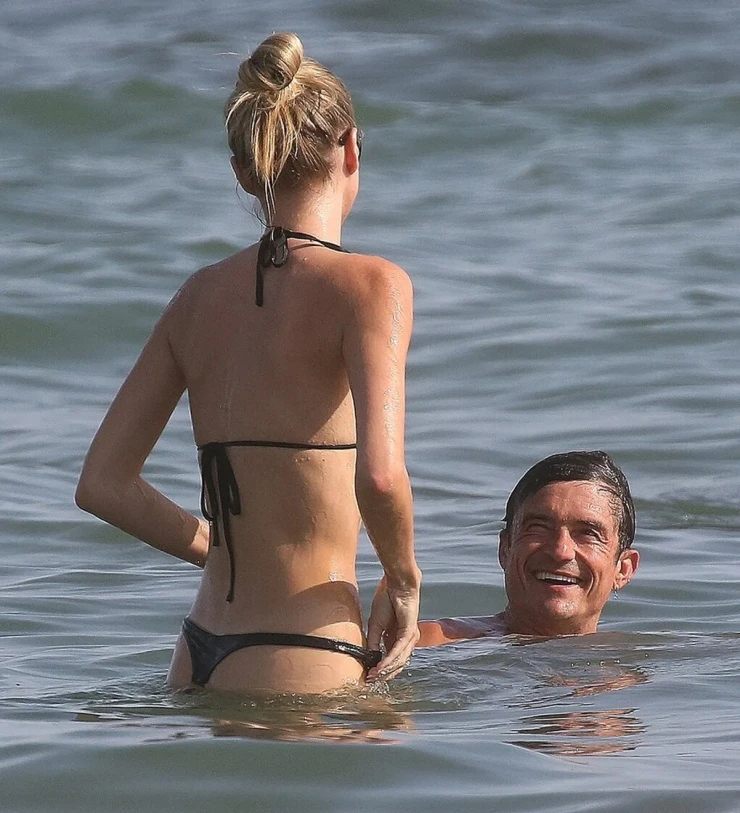 Orlando Bloom đi du lịch Italy cùng bạn gái kém 21 tuổi