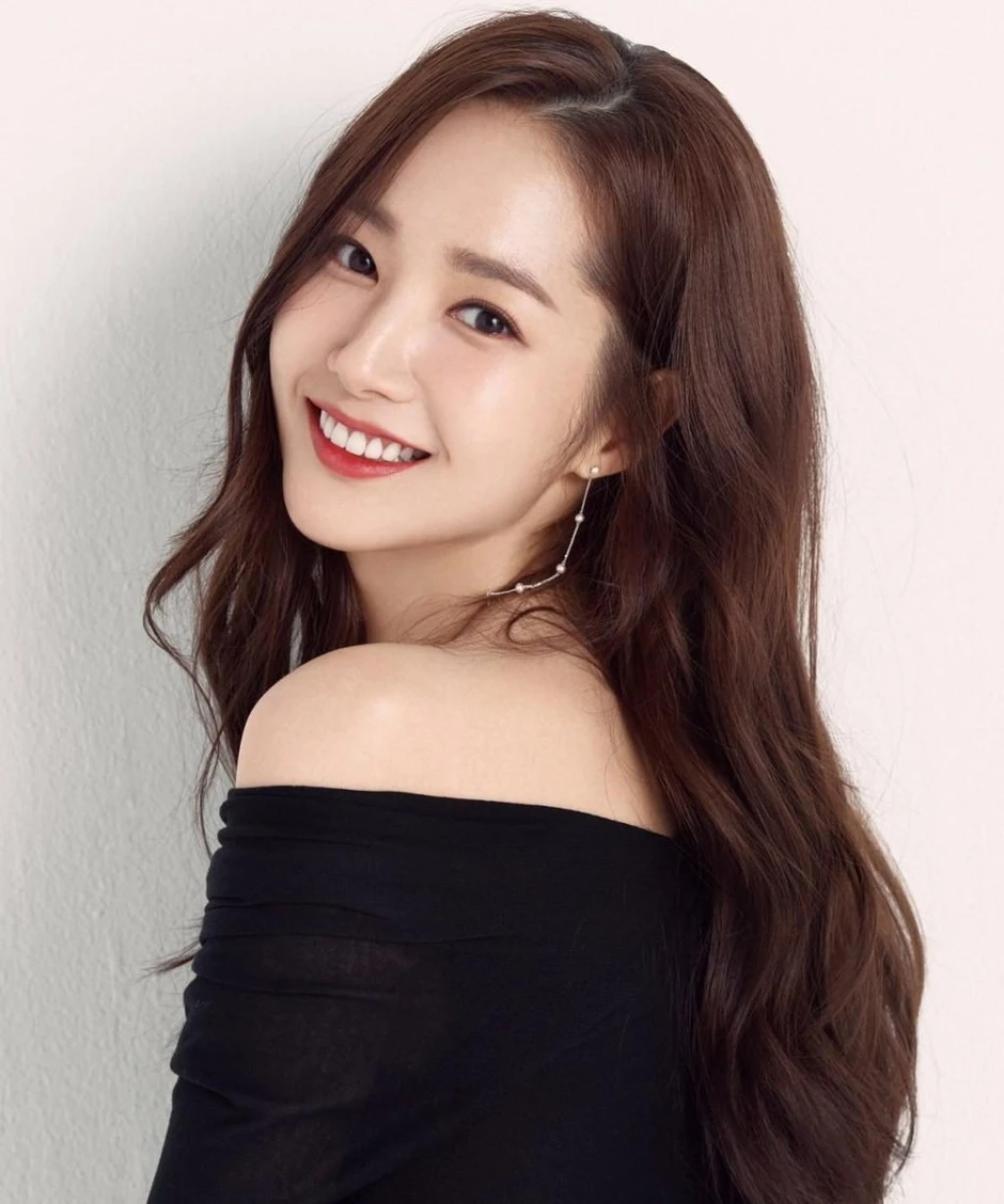 Park Min Young giảm cân đến mức trông lép vế hơn cả fan nữ khi đứng chung khung hình
