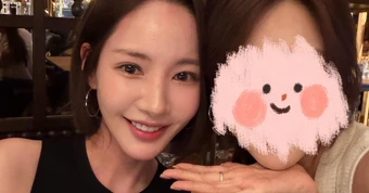 Park Min Young giảm cân đến mức trông lép vế hơn cả fan nữ khi đứng chung khung hình