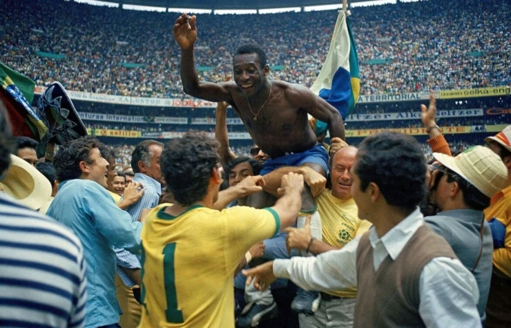 Pelé và Maradona: Khi World Cup tạo ra những vị thánh của văn hóa đại chúng Pelé và Maradona: Khi World Cup tạo ra những vị thánh của văn hóa đại chúng