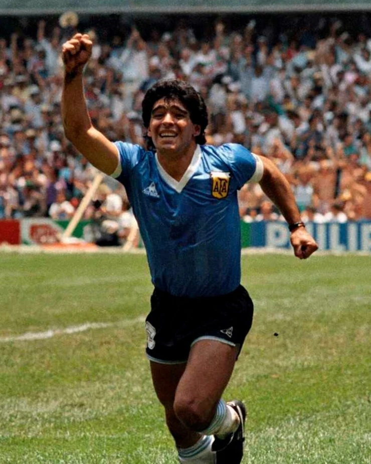 Pelé và Maradona: Khi World Cup tạo ra những vị thánh của văn hóa đại chúng Pelé và Maradona: Khi World Cup tạo ra những vị thánh của văn hóa đại chúng